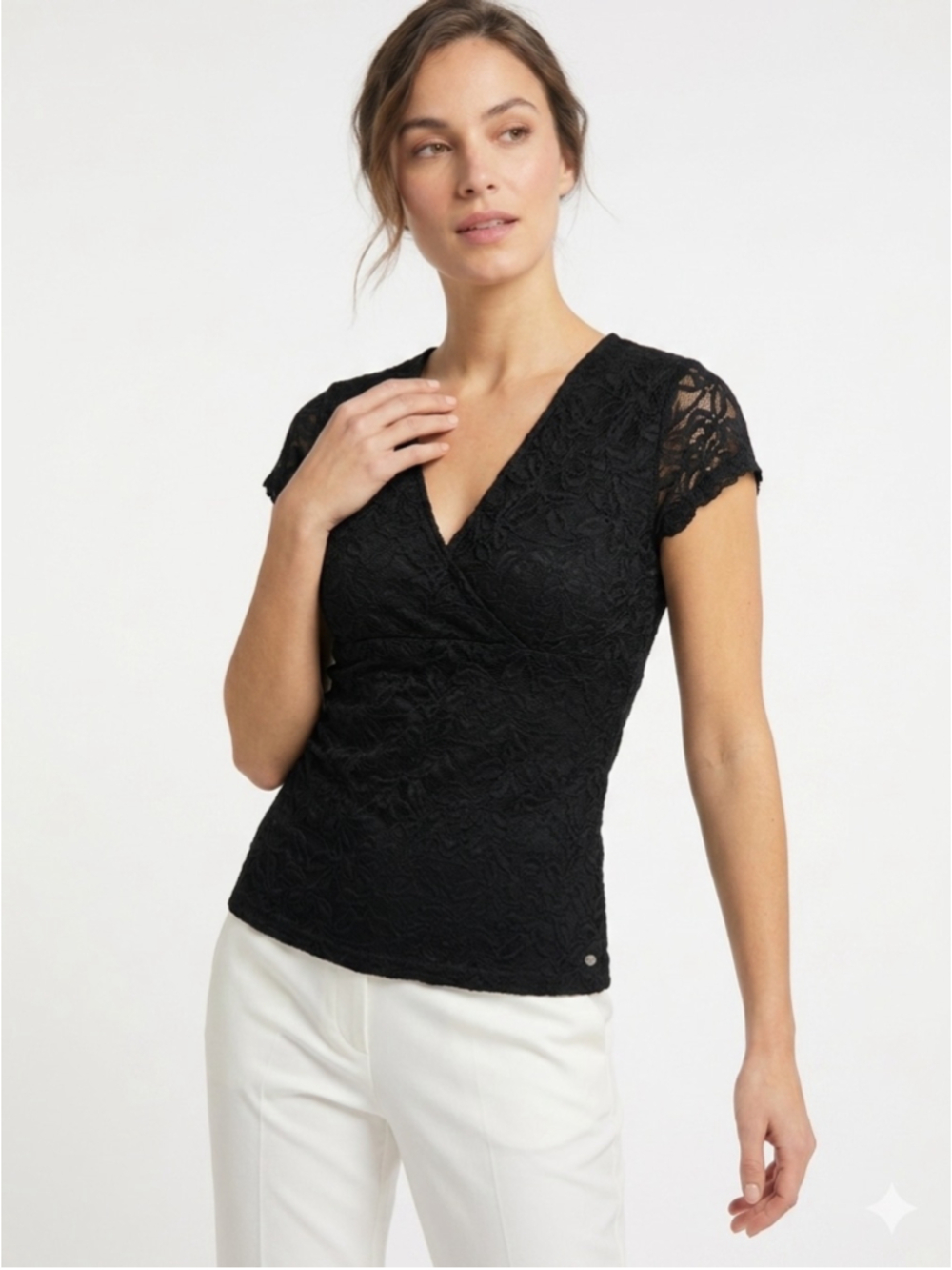 Women's Guess Est. 1981 Black Floral Lace V-Neck Cap Sleeve Top Size Large - 644